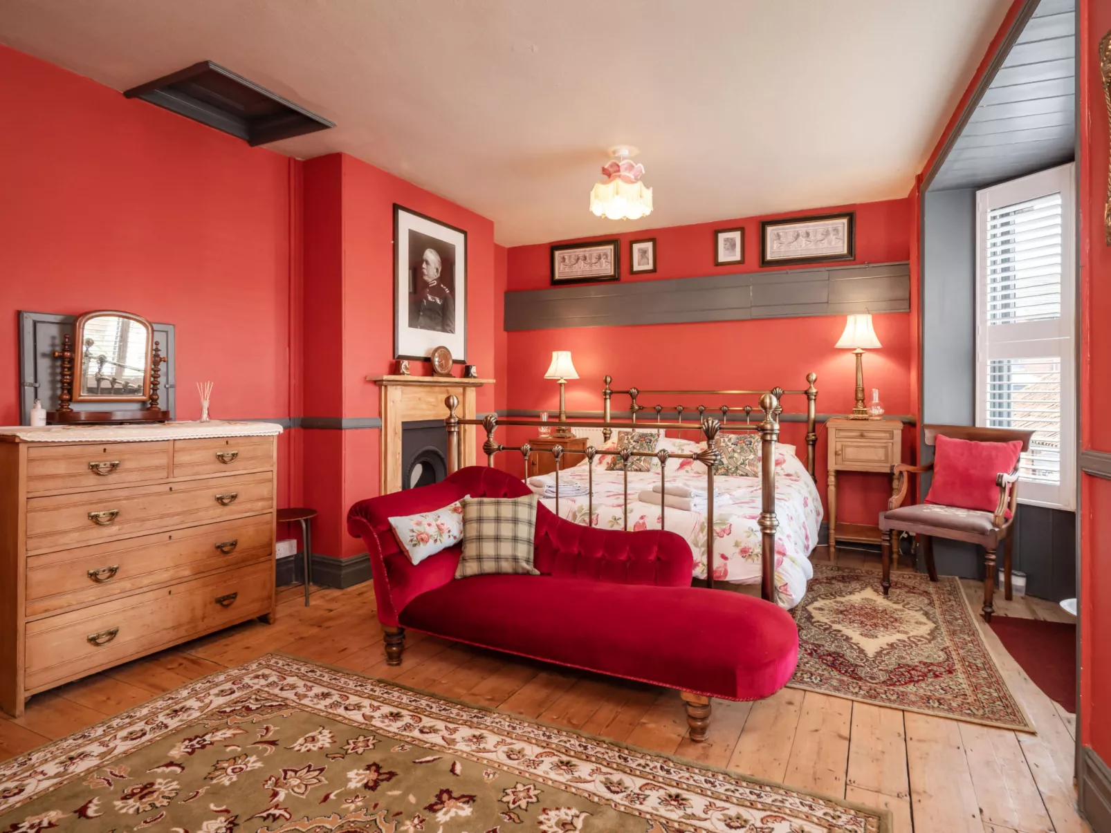 The Old Sunday School & Vestry-Dedans