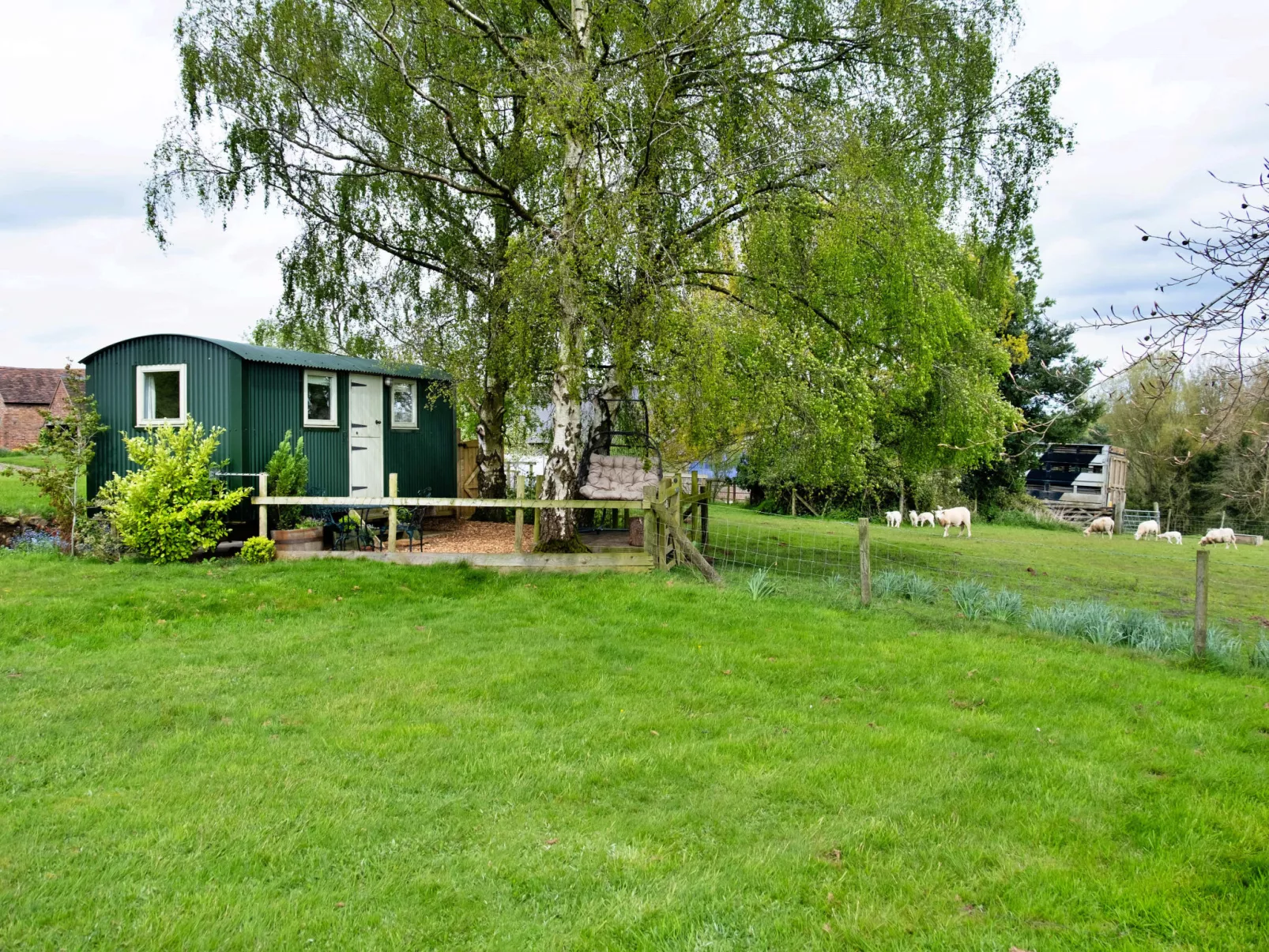Hay and Hedgerow Glamping-Dehors