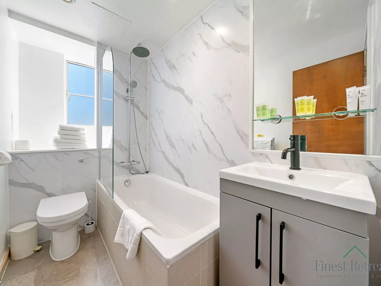 Roland House - Two Bedroom-Drinnen