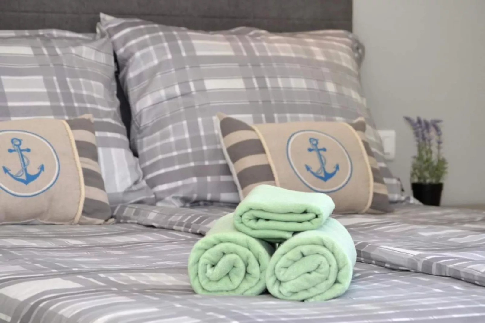 Apartment Sunshine Trogir - Three Bedroom Apartment with Balcony-Chambre