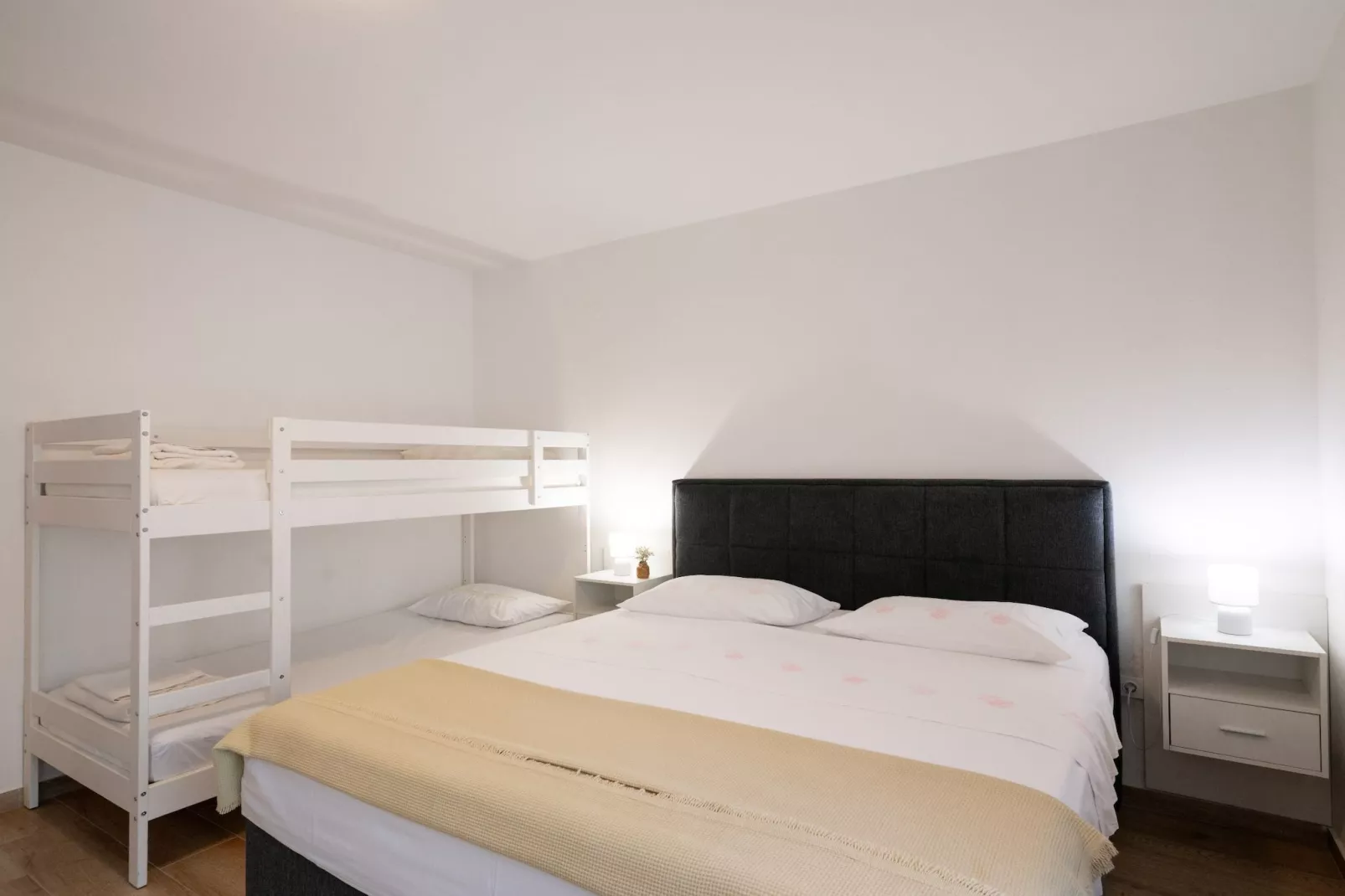 Three-Bedroom House-Chambre