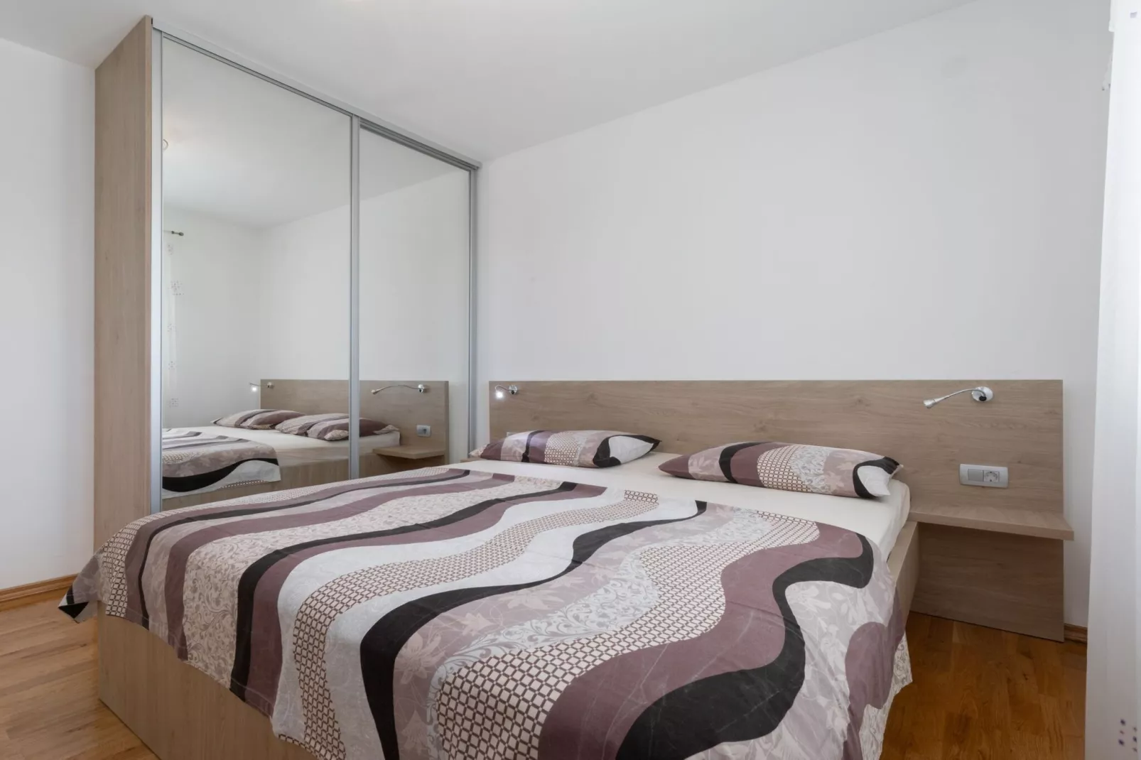 Modern Villa with Pool-Schlafzimmer