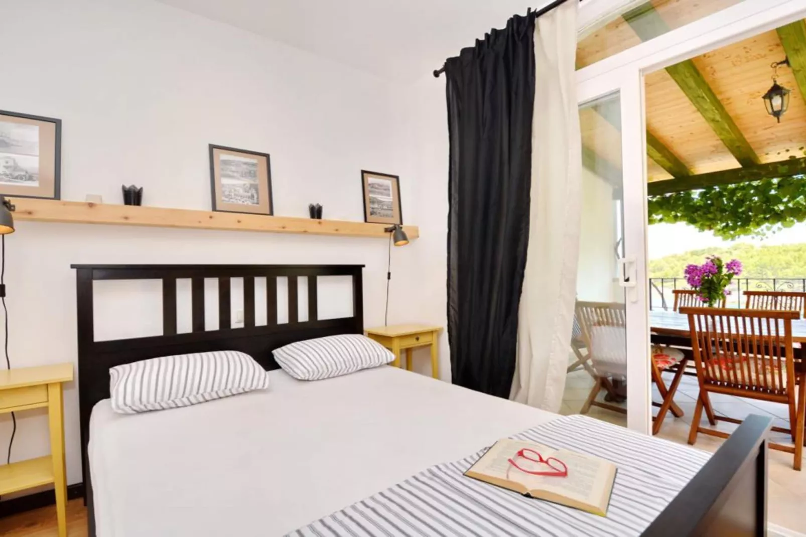 Two-Bedroom Apartment (Maslina)-Schlafzimmer