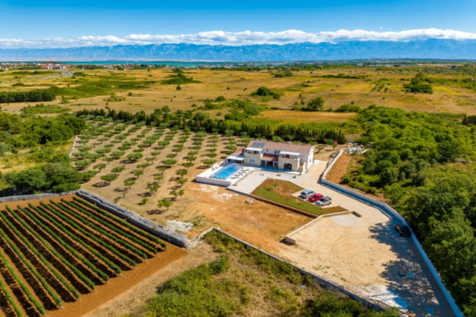 RUSTIC VILLA PEROSA WITH HEATED POOL-Im Freien