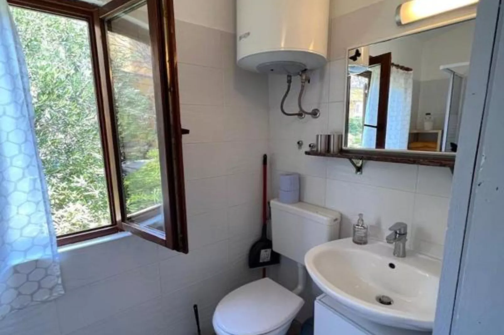 One-Bedroom Apartment With Sea View (B)-Bathroom