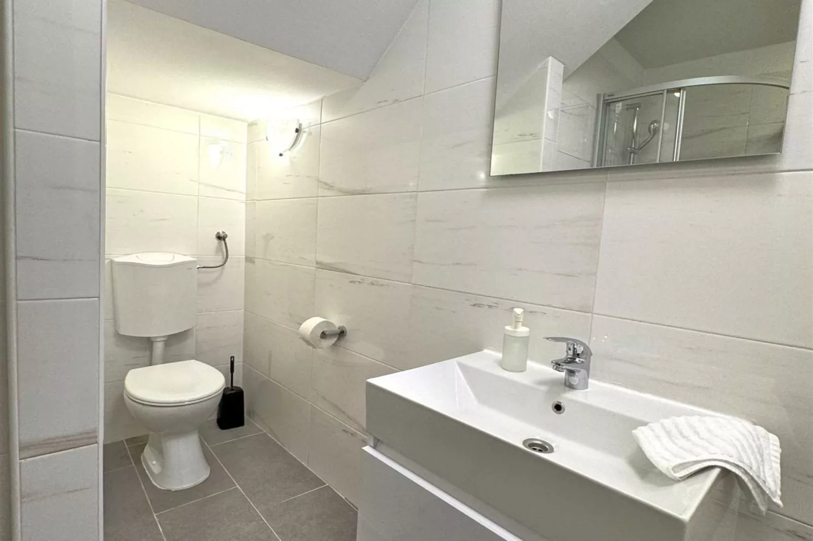 Zagreb Center Apartments- Downtown Apartment- Studio-Bathroom