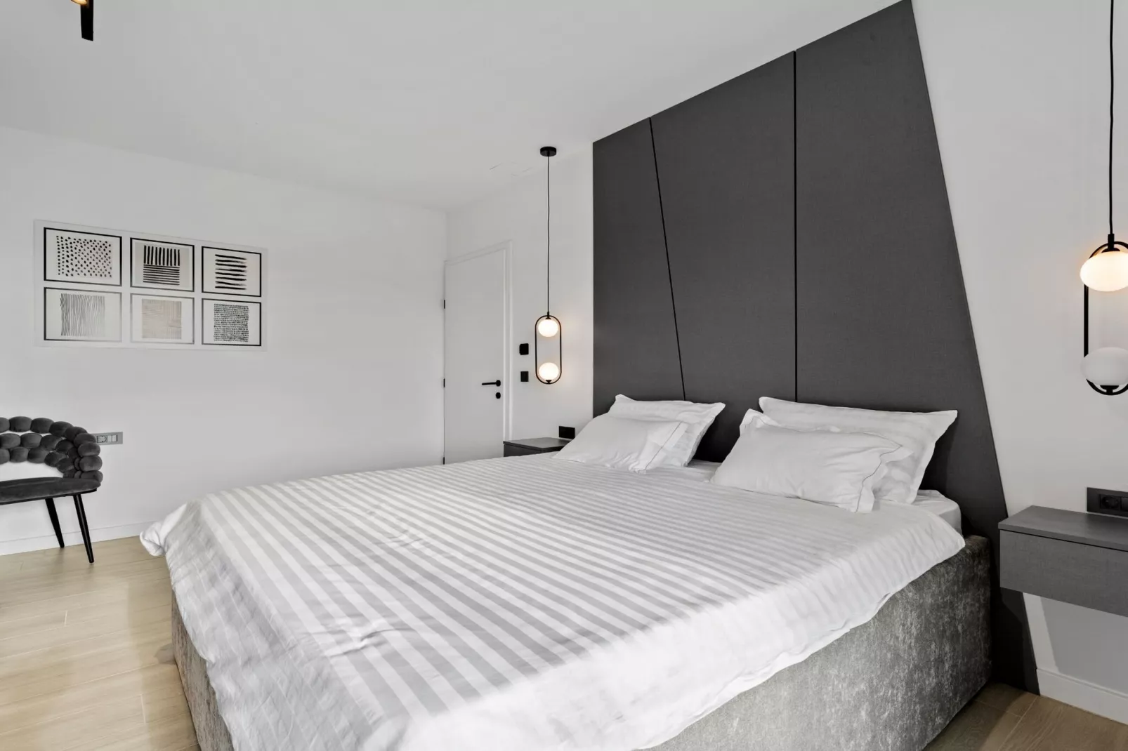 Villa Freedom - Five Bedroom House with Balcony-Bedroom