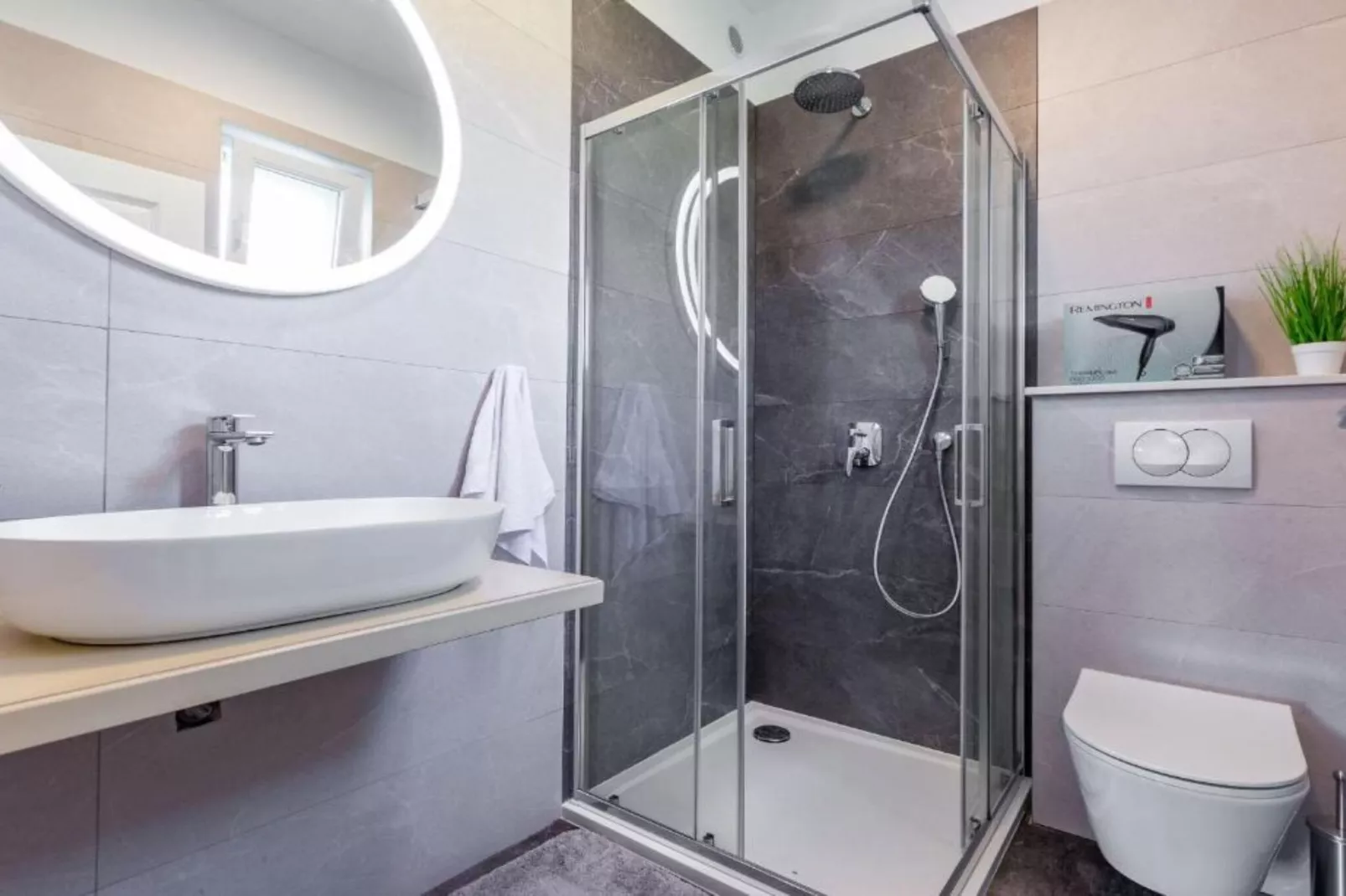 Peaceful Murvica Villa Pool, Garden, and Modern Comfort - Two Bedroom Holiday Home with Private Pool-Salle de bain