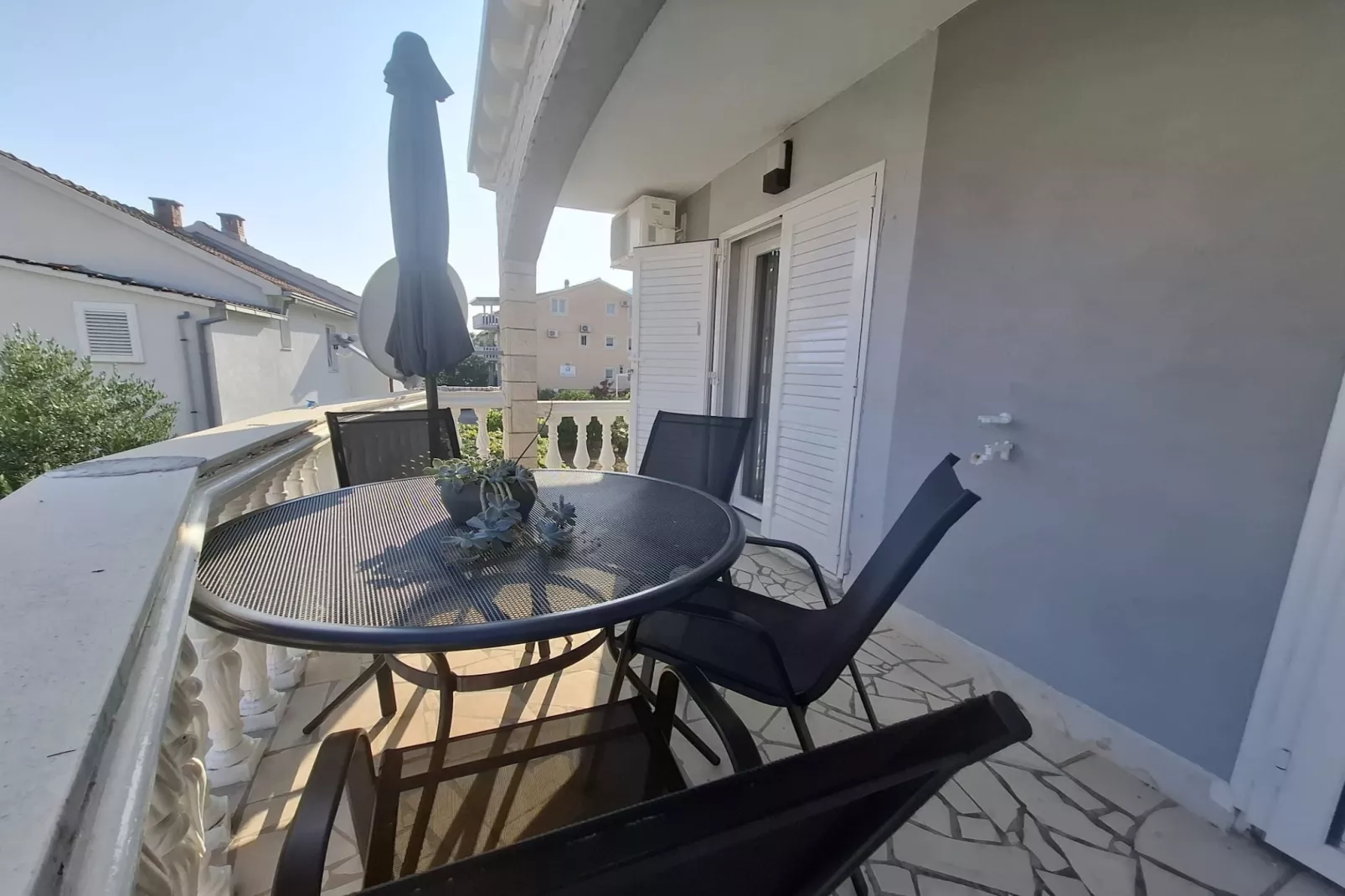 Apartment Jakić - One Bedroom Apartment with Garden View-Terrasse/Balkon