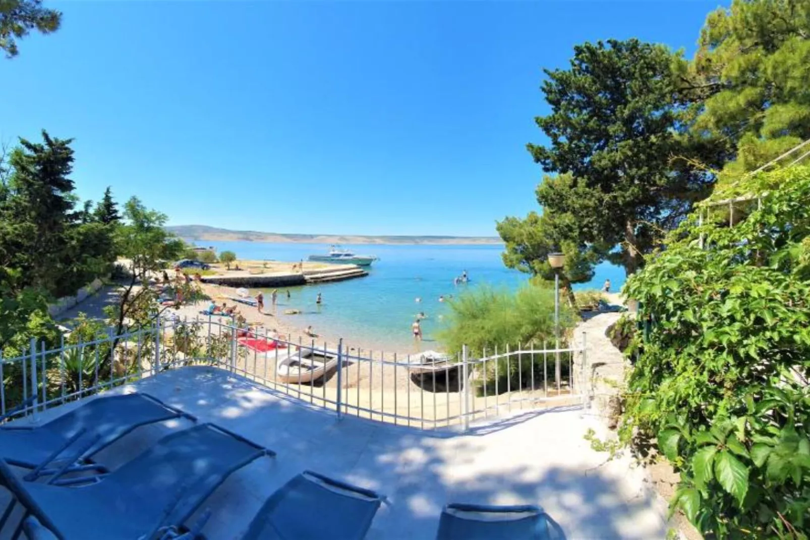 Beach House - 2m from beach - Three Bedroom House-Terrace balcony