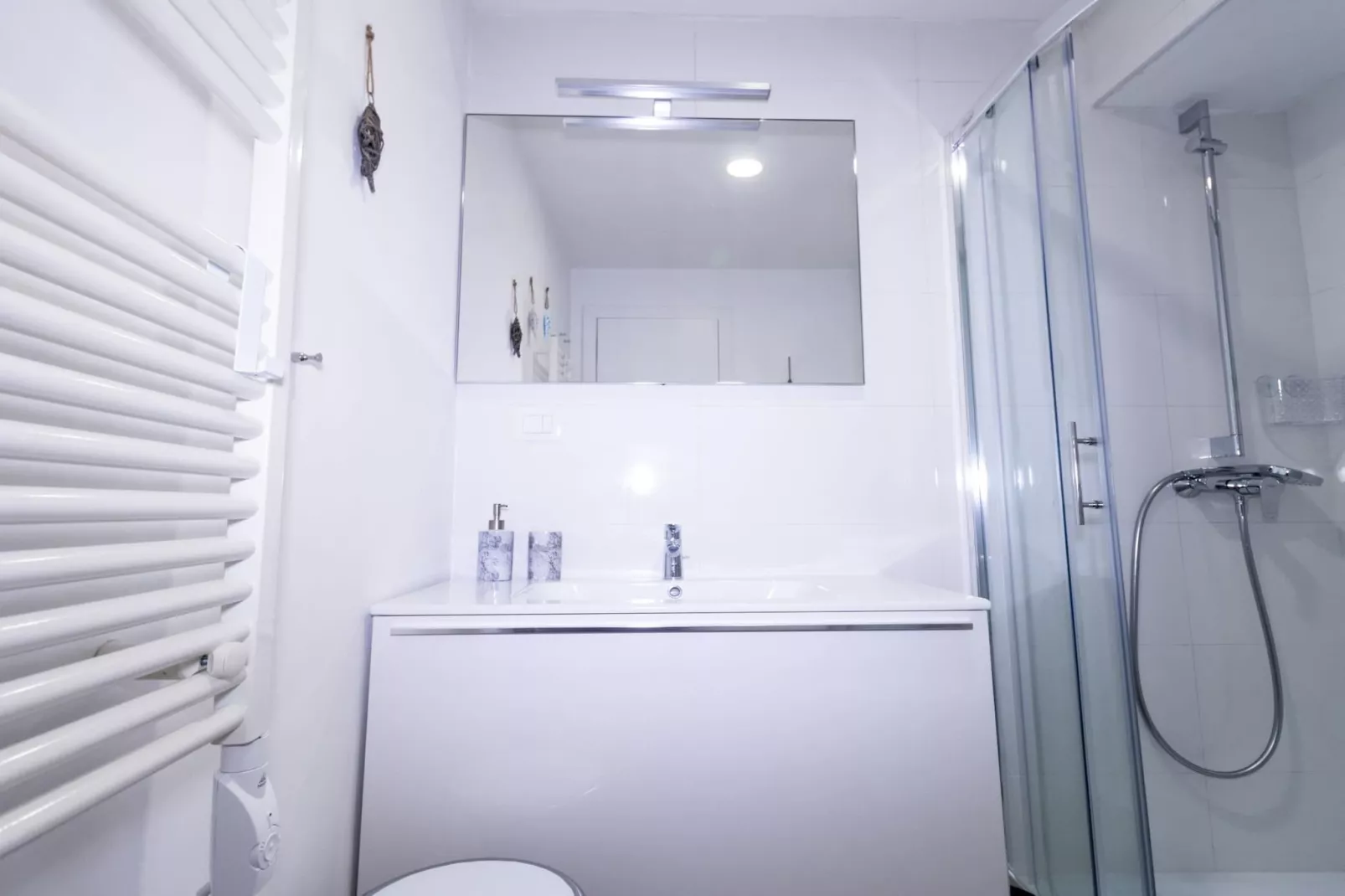 Piran Downtown Chic and Cozy Apartments - Classic One Bedroom Apartment (owner 1.V)-Bathroom