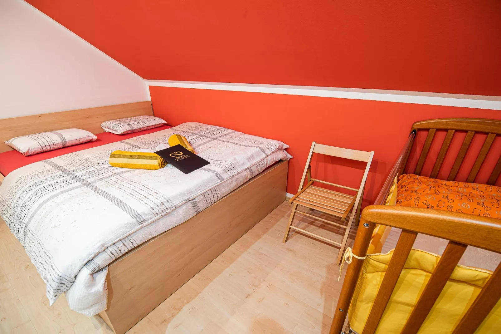 Elegant and Stylish Retreat Apartments with Terrace - Three Bedroom Apartment with Terrace-Chambre