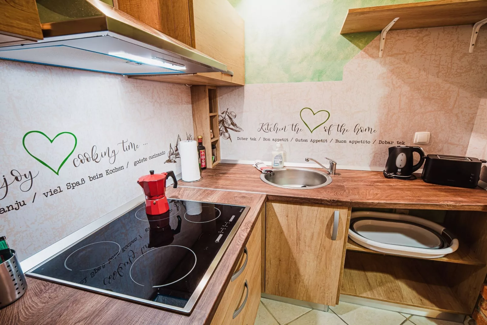 Elegant and Stylish Retreat Apartments with Terrace - Two Bedroom Apartment with Terrace-Cuisine