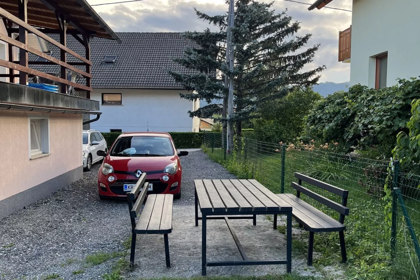 Meadow Tranquil Apartments with Evergreen Garden - One Bedroom Apartment-Outdoor