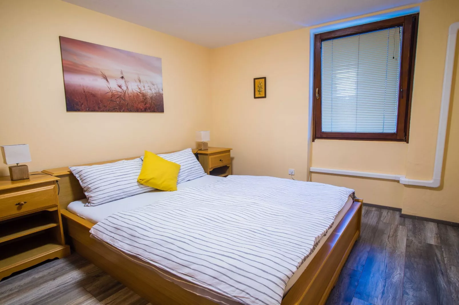 Luce Hilltop Cozy Apartment - Two Bedroom Apartment-Schlafzimmer