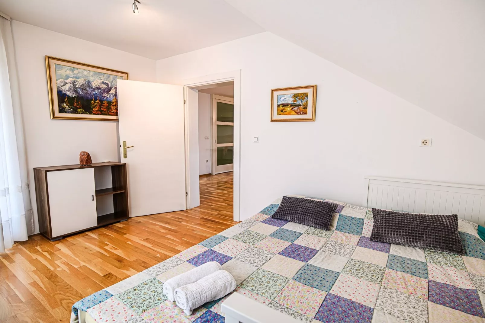 Stunning Rural Holiday Home with Garden and BBQ -  Four Bedroom Holiday Home