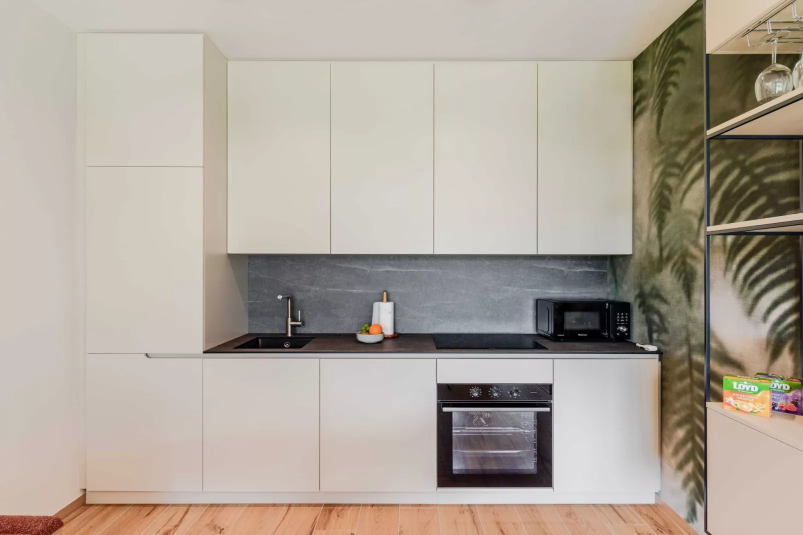 Bovec Chic Apartment with Sauna - One Bedroom Apartment with Balcony-Küche