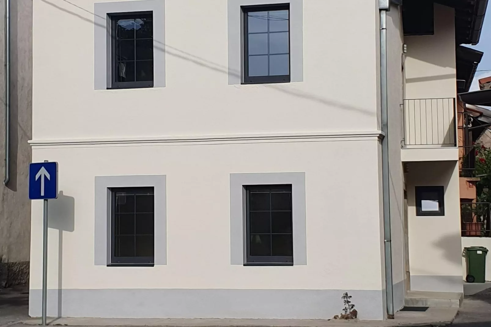 Komen Getaway Holiday Home with Balcony - Four Bedroom Holiday Home with Balcony-Im Freien