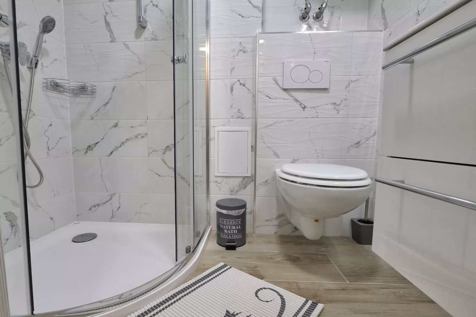 Cozy and Chic Apartment in Kranjska Gora - Studio Apartment-Salle de bain