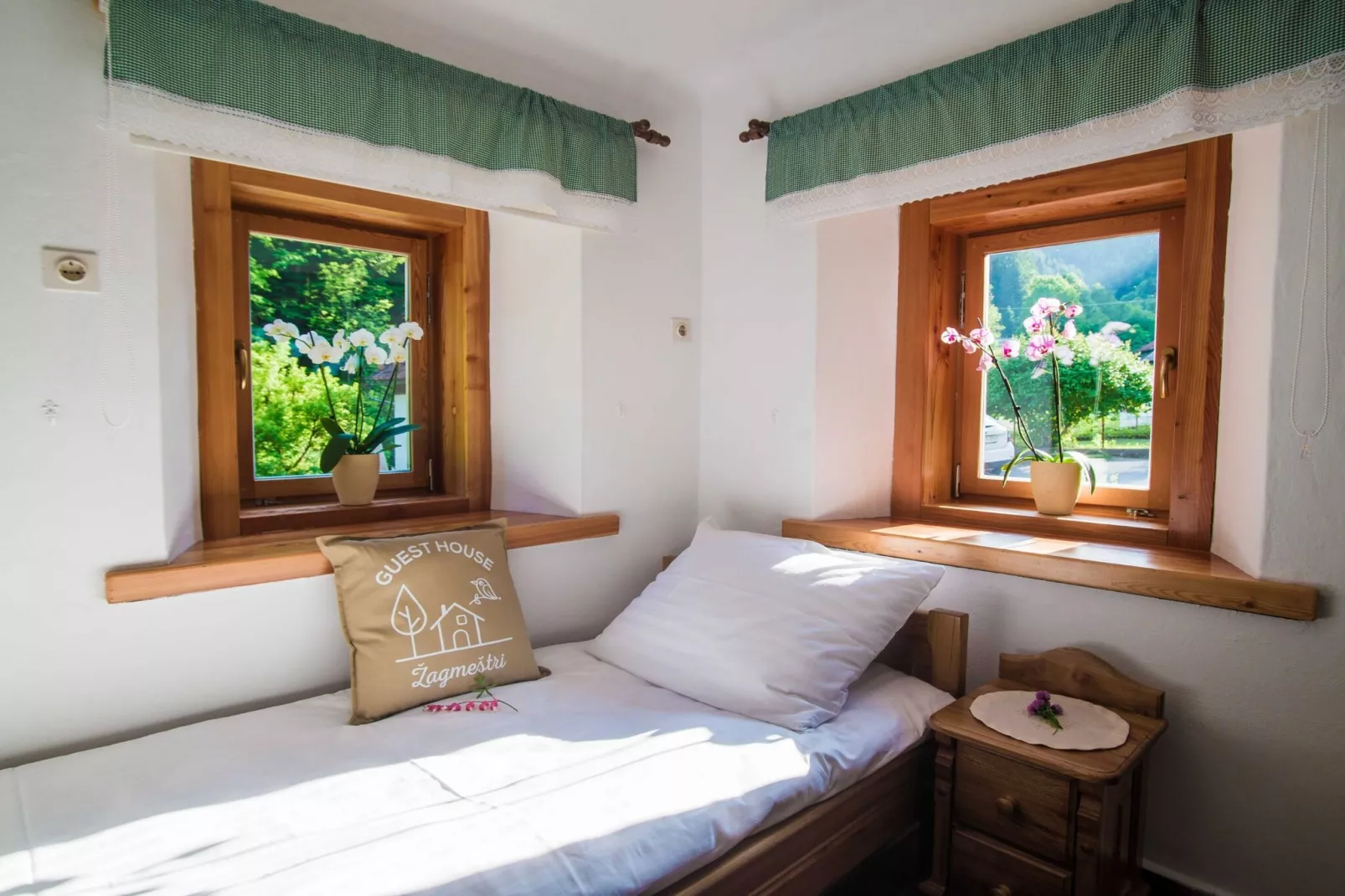 Rustic Authentic Holiday Home with Terrace and Wood Stove - Three Bedroom Holiday Home with Terrace-Schlafzimmer