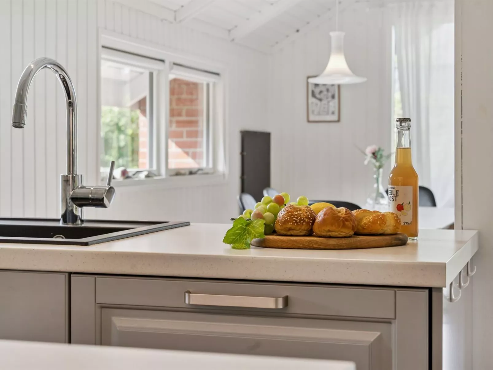 "Hannah" - 200m from the sea-Dedans