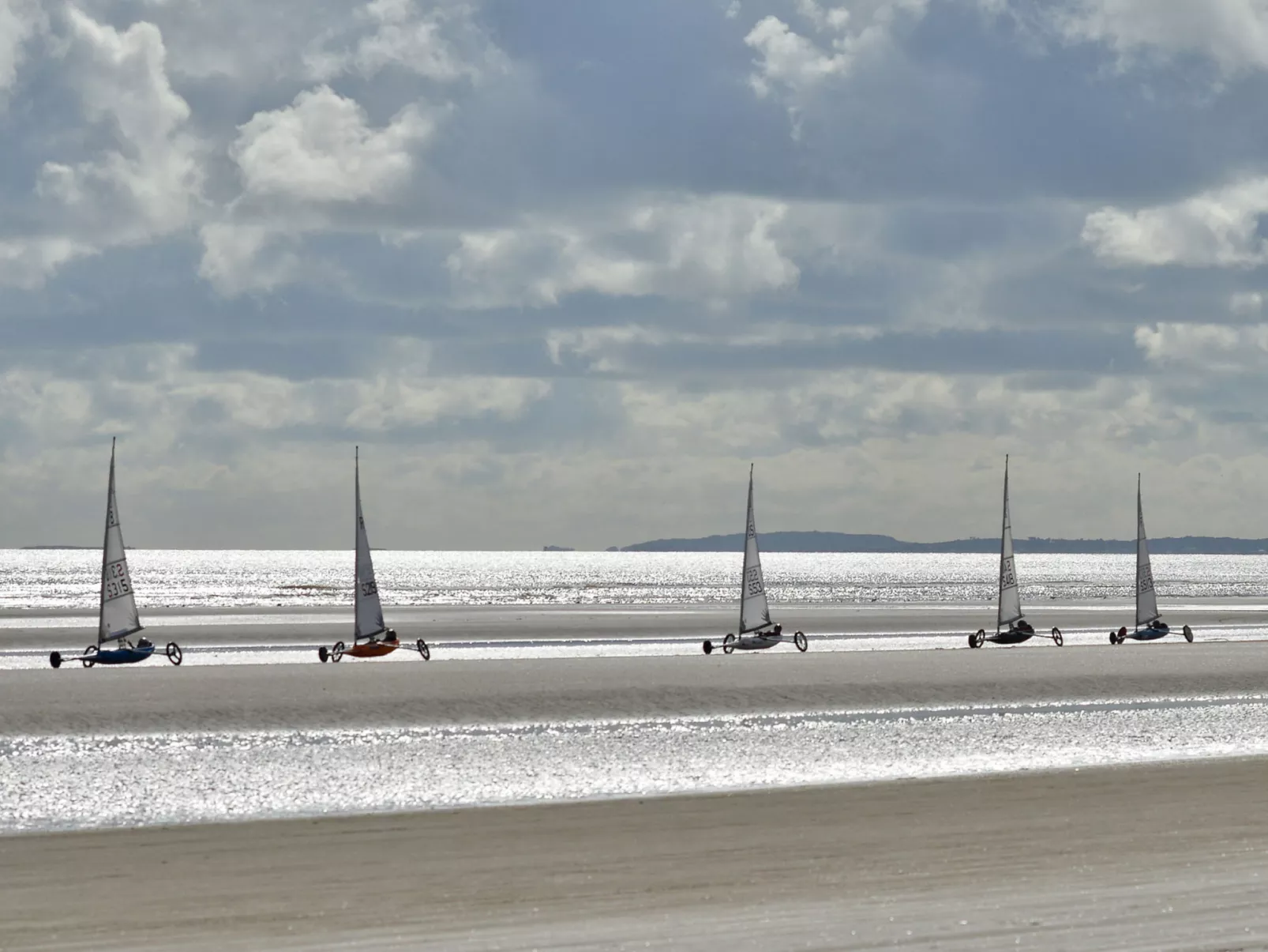 Courtyard HC No 8-Draußen