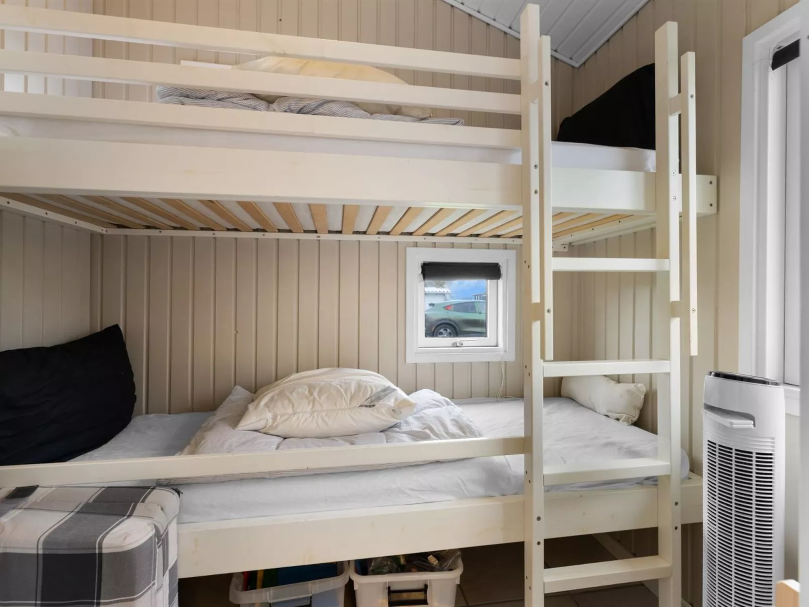 "Roya" - 100m from the sea-Dedans