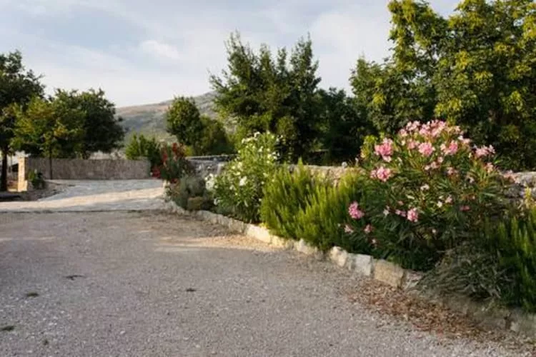 Holiday Home Lišnjak - Three Bedroom Holiday Home with Pool-Extérieur