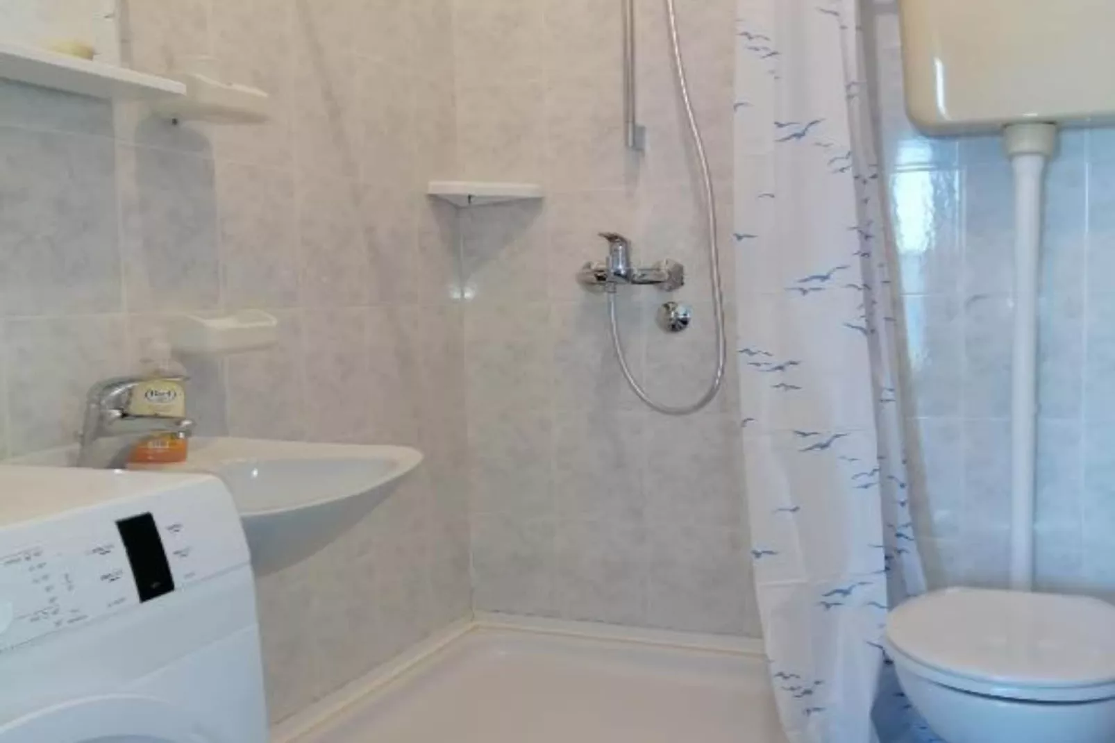 Spacious and Cozy Seafront Apartments - Two Bedroom Apartment  with Terrace and Sea View-Bathroom