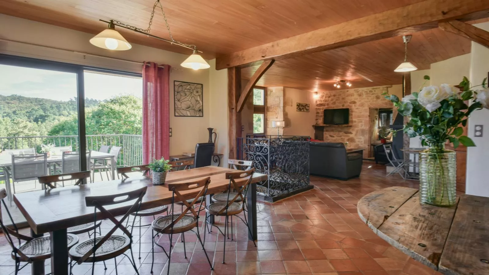 La Roque Haute-Dining room