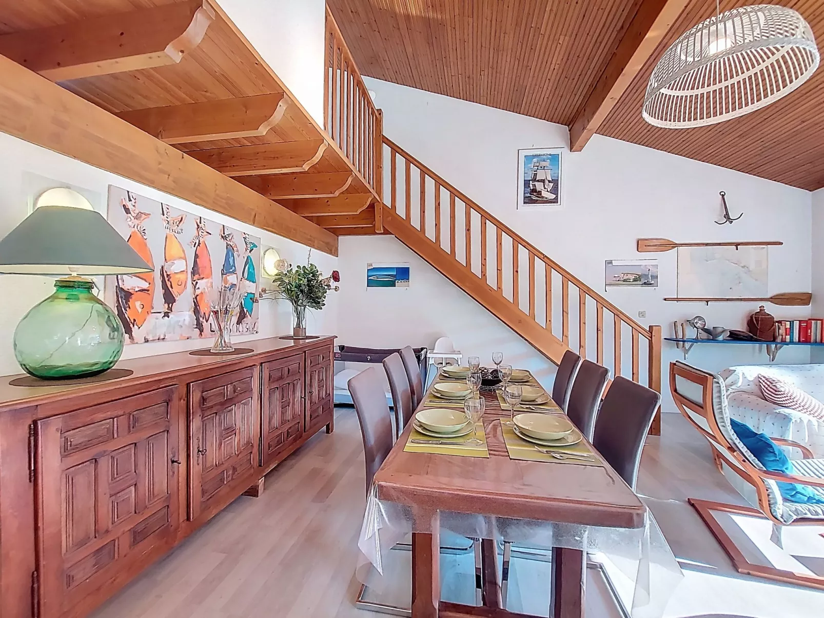 Les Floriales-Drinnen