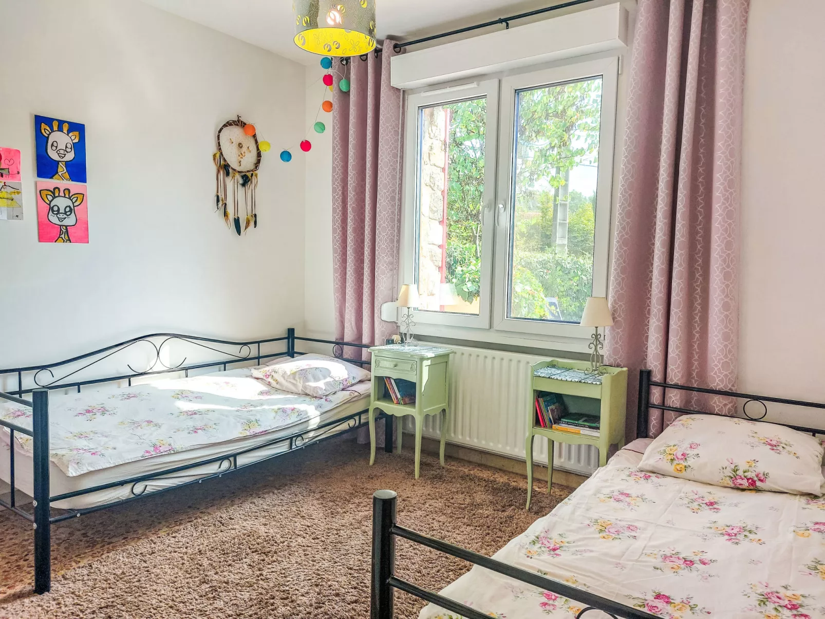 Les Pierres Fleuries-Inside