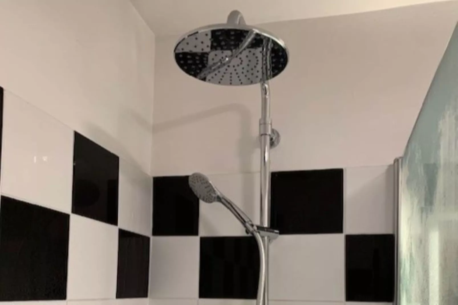 Les Sorbiers-Bathroom