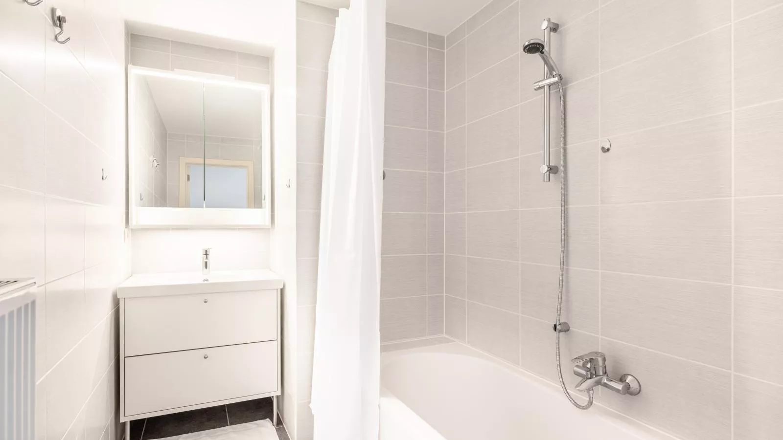 Lysa vierde-Bathroom