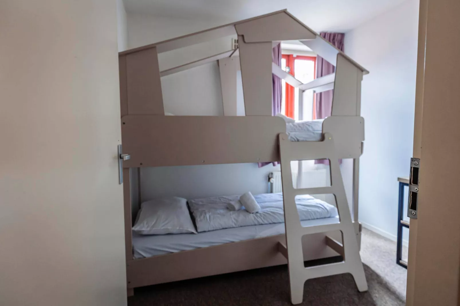 16 - Persons Family bungalow-Chambre