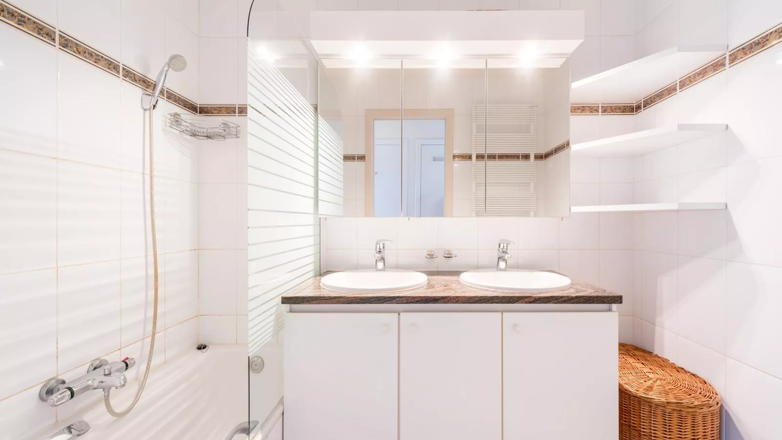 Aubépine troisième-Bathroom