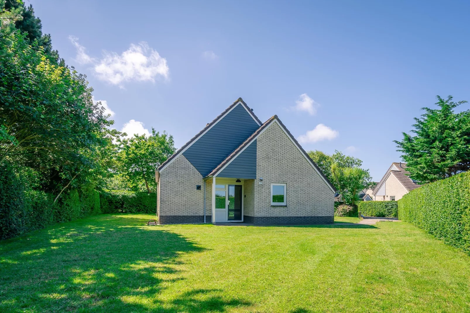 Kamperfoelie 73-Jardins en été