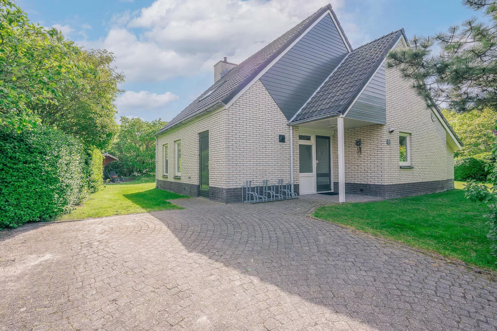 Kamperfoelie 83-Außenbereich Sommer