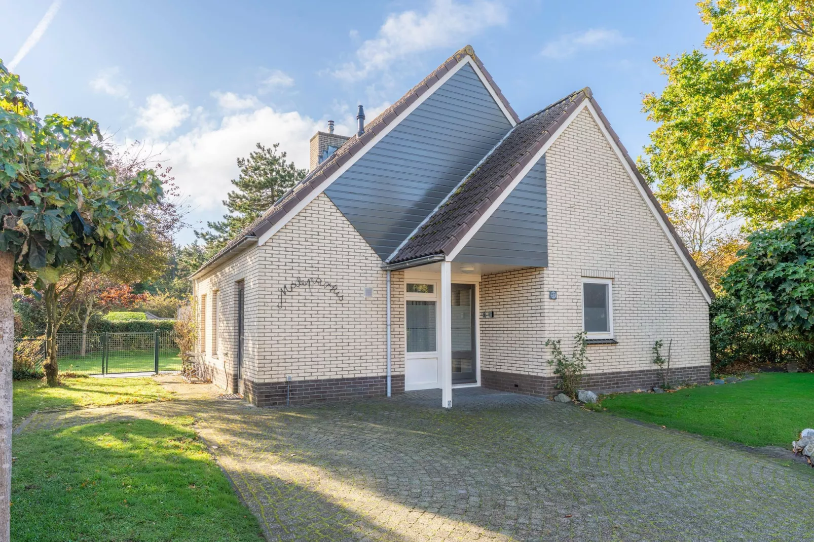 Kamperfoelie 57-Exterior in summer