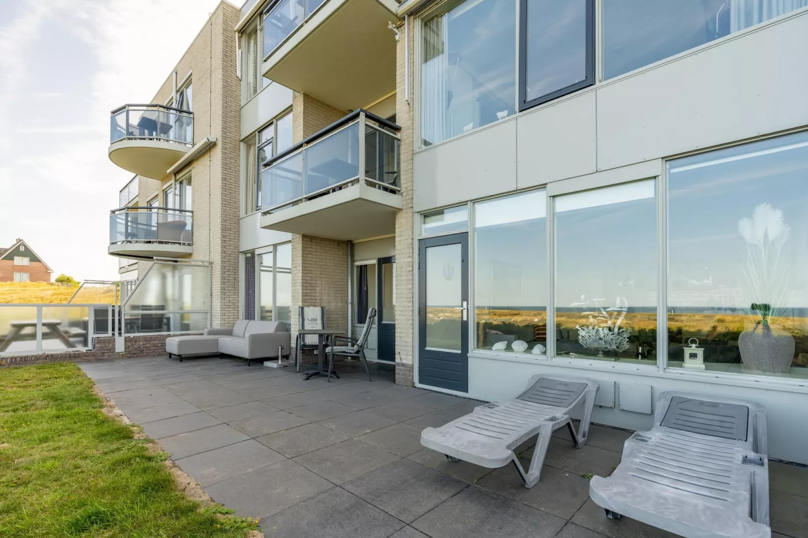 Juliana 064-Terrace balcony