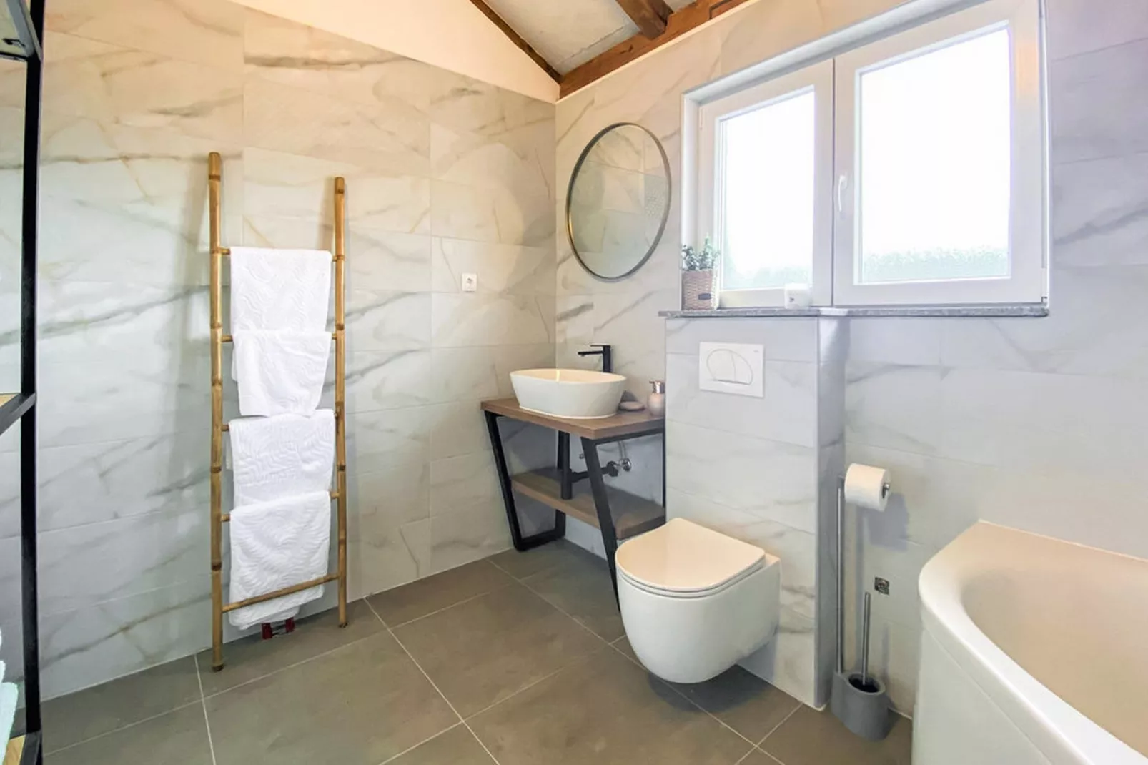 Villa Vinka - Three Bedroom Villa with Swimming Pool-Salle de bain