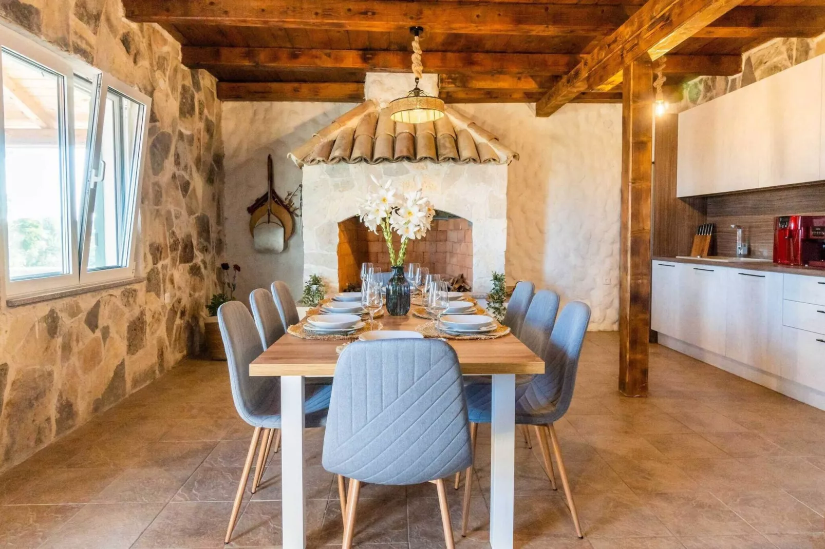 Authentic Villa Storia-Salle à manger