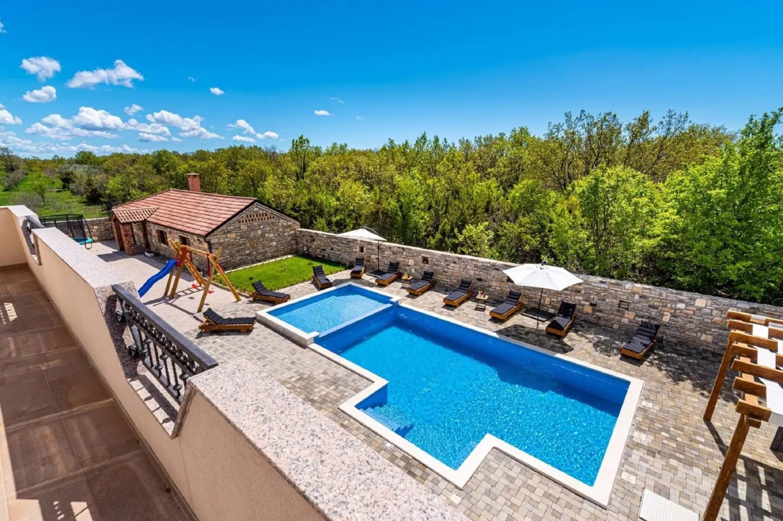 Luxury Villa Escape-Swimming pool