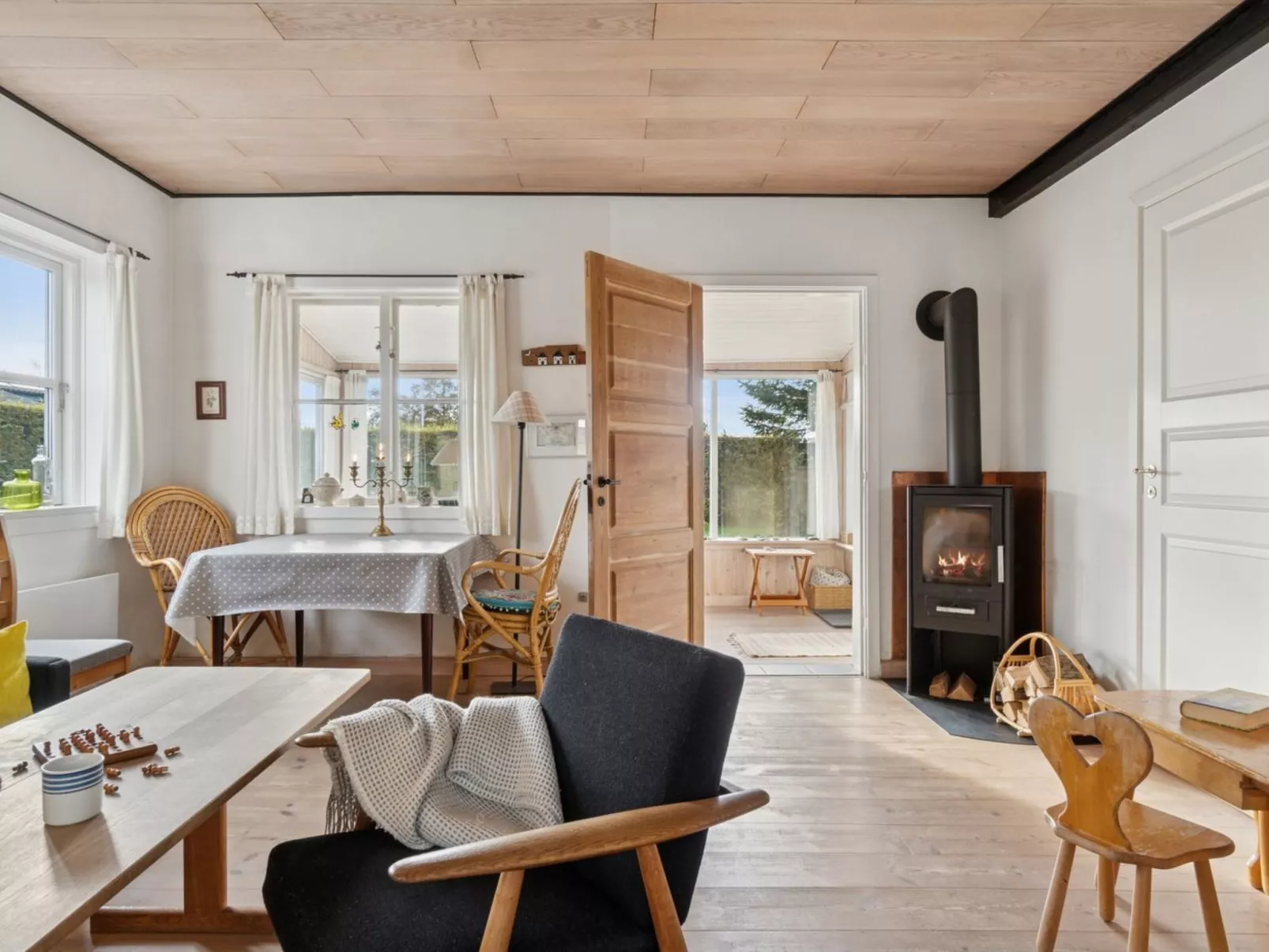 "Elle" - 175m from the sea-Drinnen