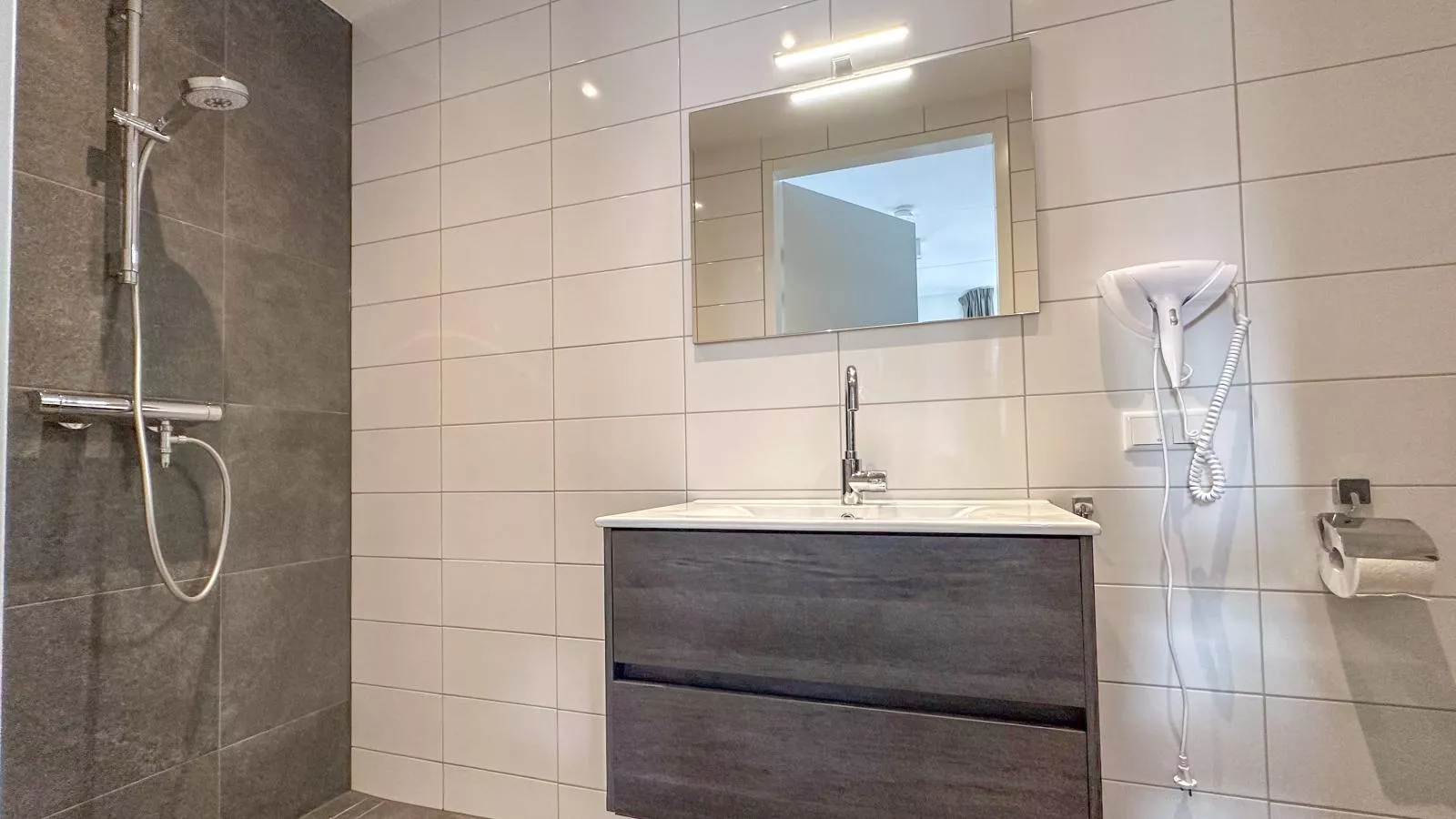 Dune Deluxe 77-Bathroom