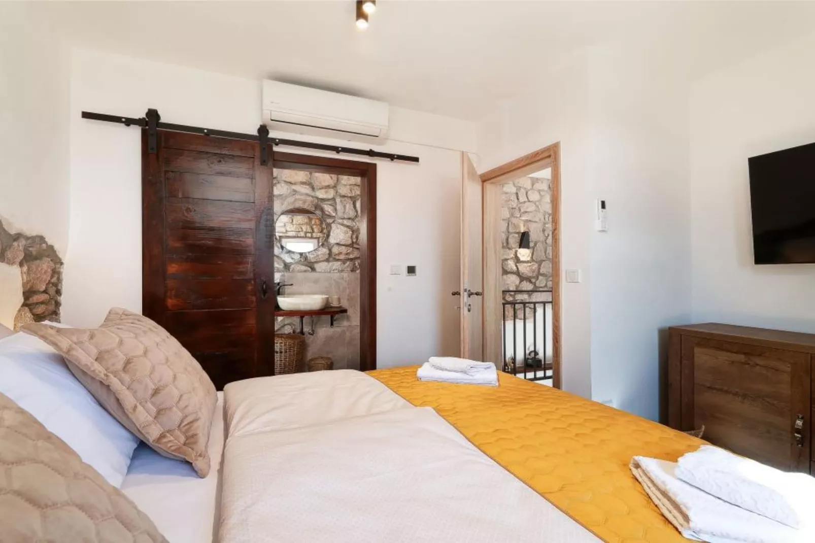 Ana’s Stone House Jurčić Kalić with the Pool-Bedroom