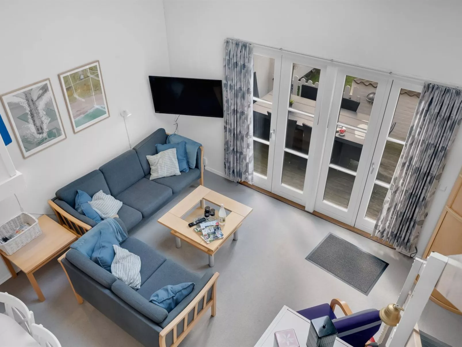 "Epiphania" - 100m to the fjord-Dedans