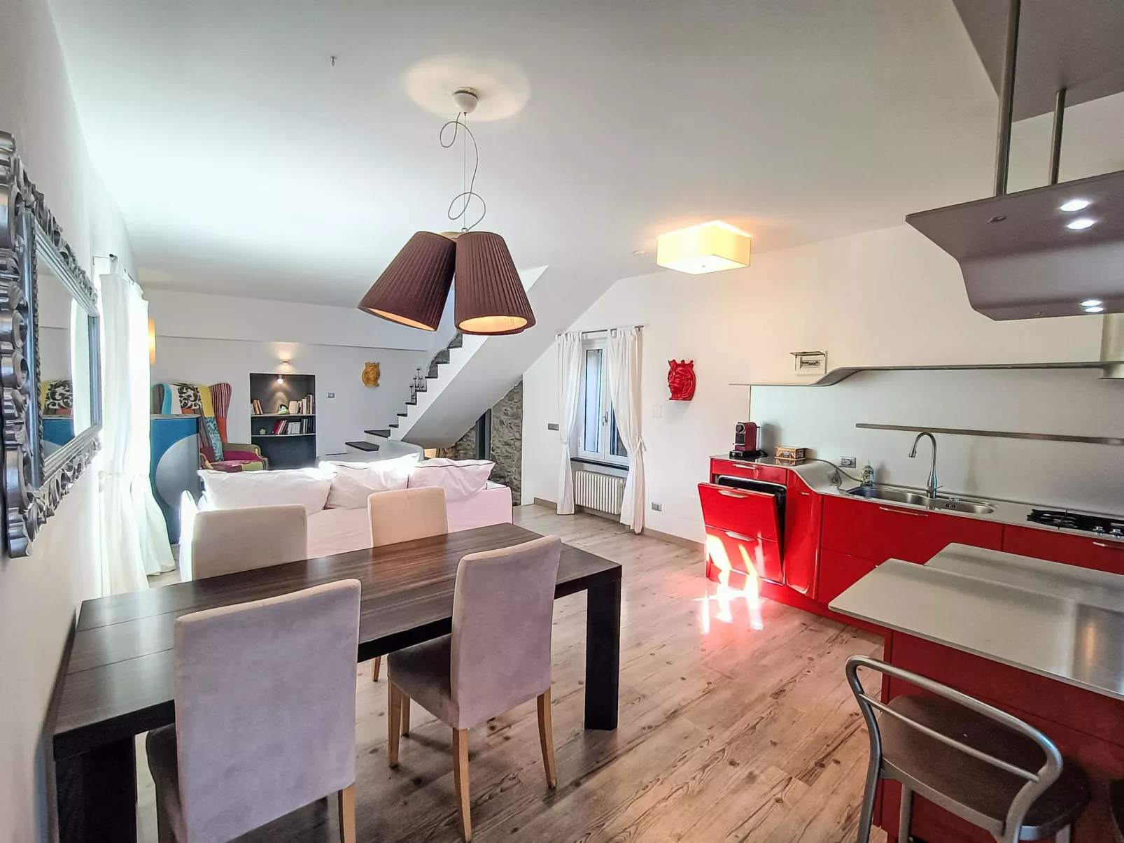 Terrazza con glicine-Drinnen