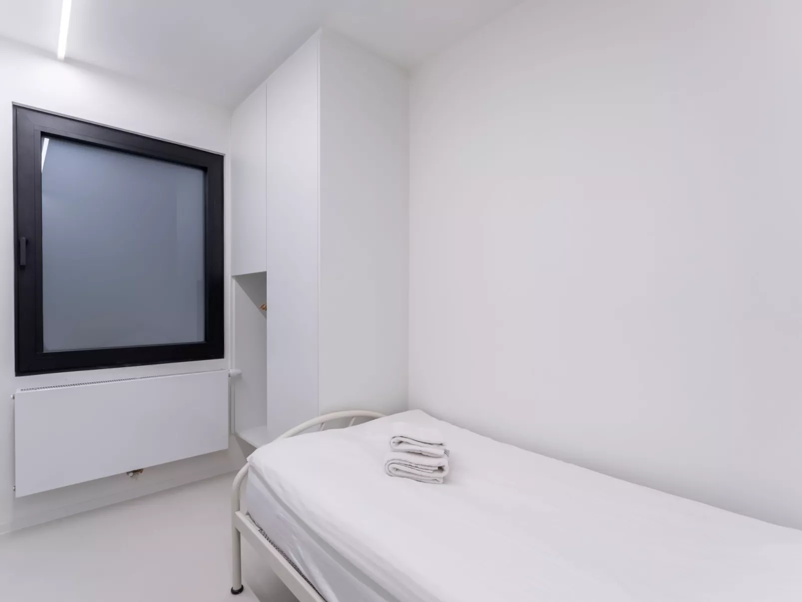 Marie Antoinette close by the sea-Inside