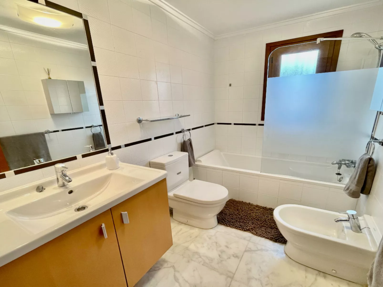 La Finca Frontline-Drinnen